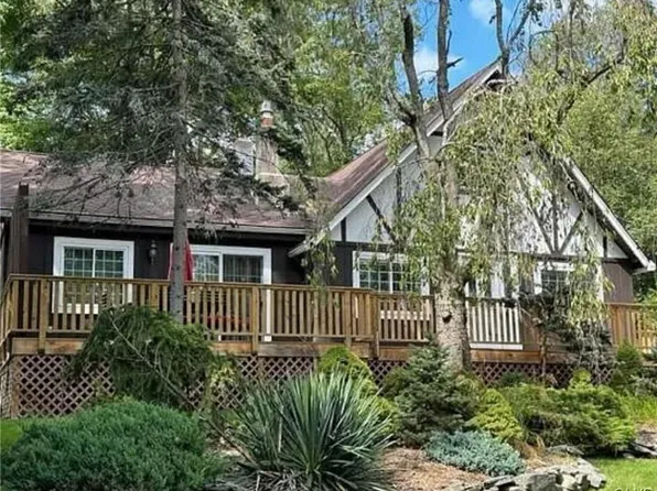 171 Wild Acres Dr, Dingmans Ferry, PA 18328