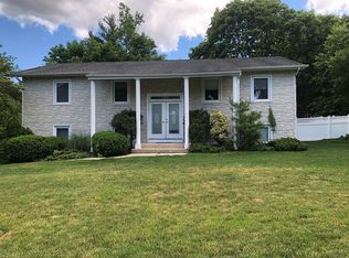 8 Plymouth Rd, Hauppauge, NY 11788