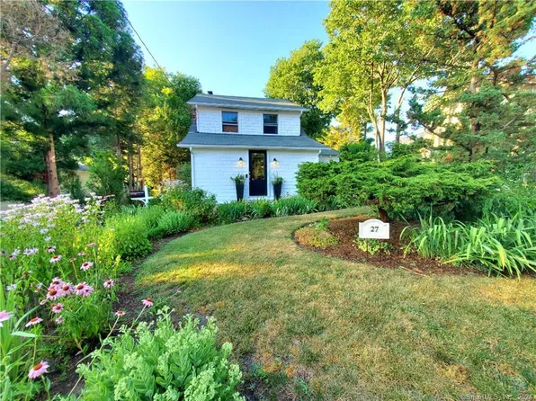 27 Bradley Place, Stamford, CT 06905