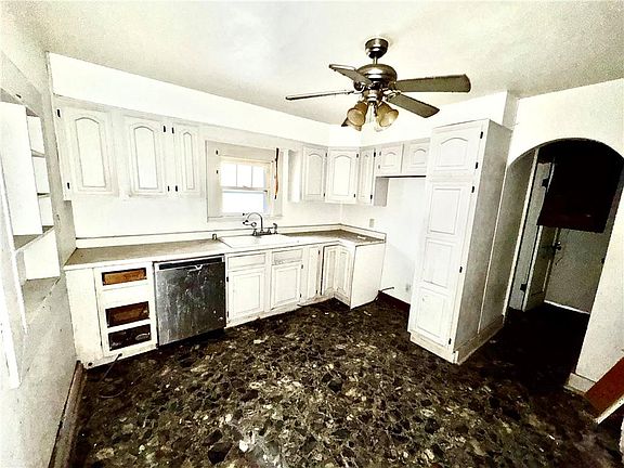 3rd image of 718 Thompson Ave