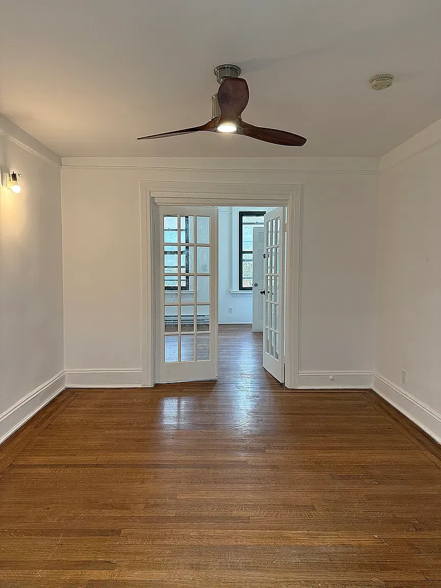 110 Avenue C — Photo 4