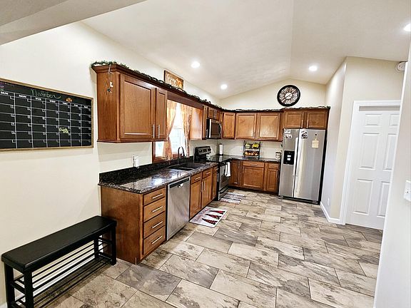 3rd image of 46 Lyndale Ct
