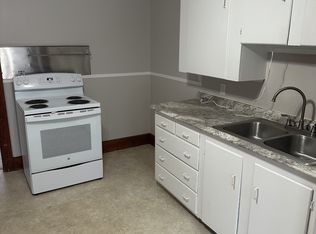 6 Boyden St APT 1F, Webster, MA 01570