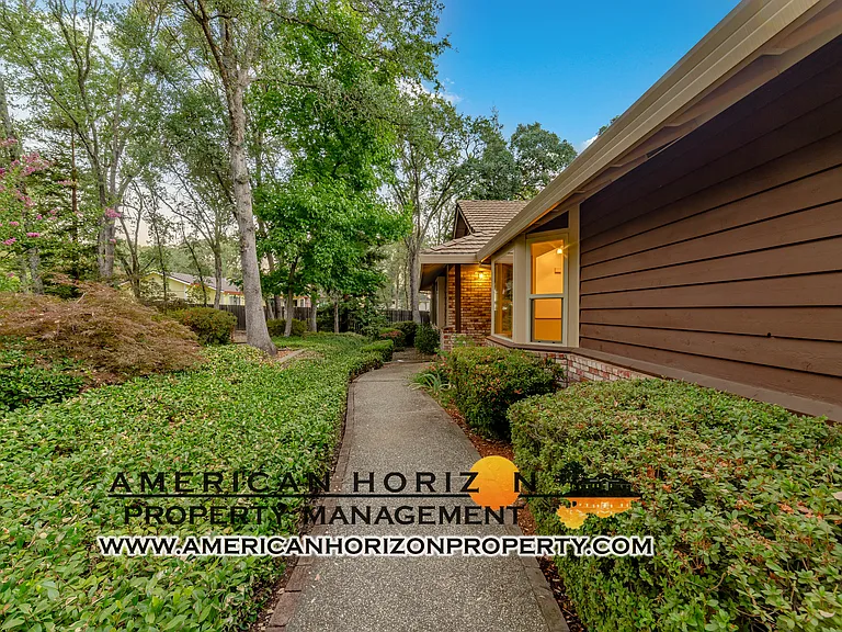 4341 Whispering Oaks Cir — Photo 3