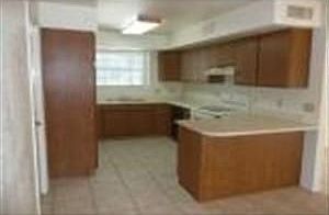3rd image of 4325 W Yorkshire Dr
