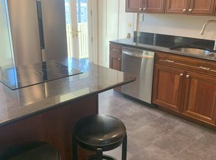 24 Crown St APT 2, Worcester, MA 01609