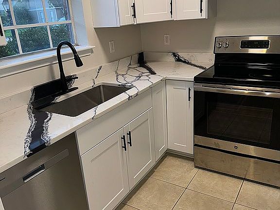 4th image of 33 Brandon Hall Dr APT A