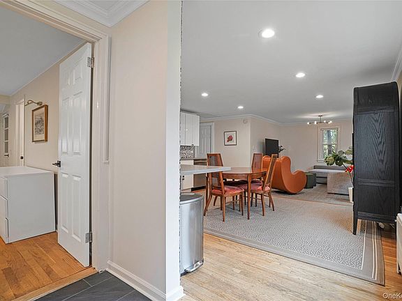 4th image of 80 Bischoff Avenue