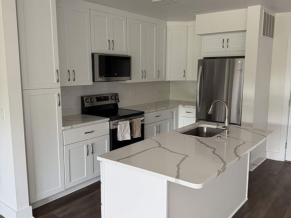 2nd image of 9 Woodlake Blvd #313