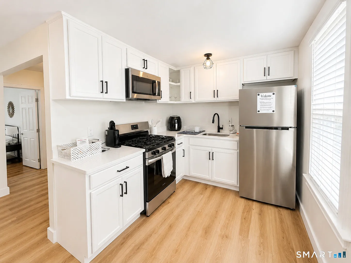 2 bed, 1.0 bath, 2933 sqft, $1,800 — Photo 2