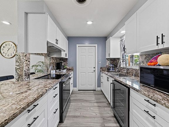 5th image of 2648 Paseo Dr