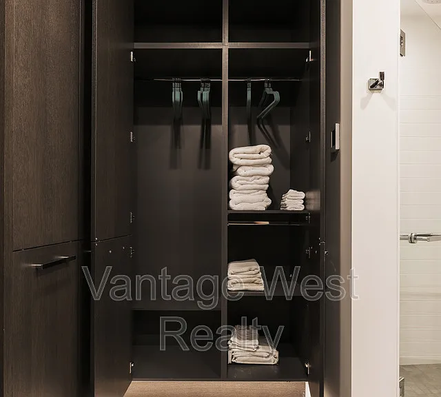 3389 Lakeshore Rd #516 — Photo 22