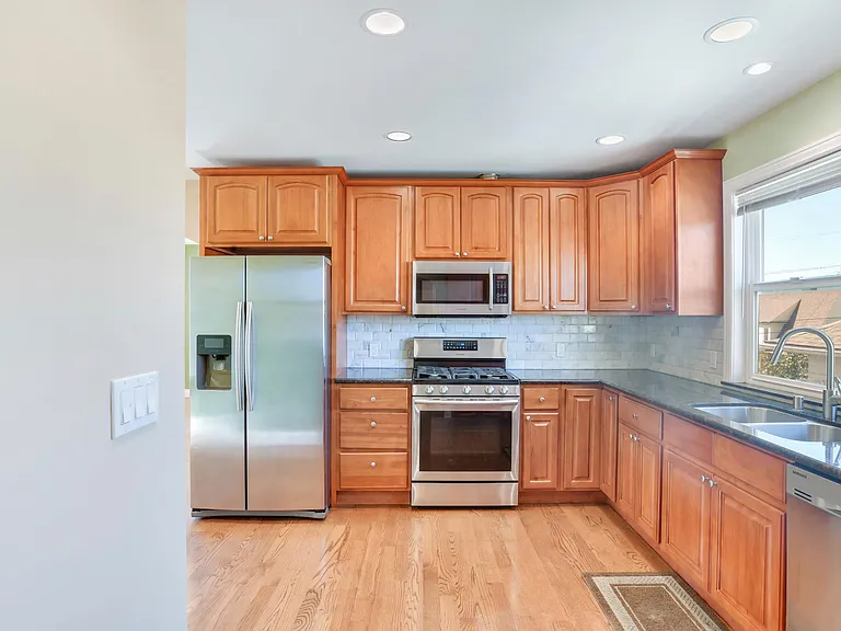 680 31st St #3 — Photo 7