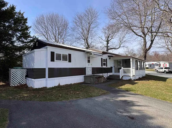 21 Meredith Drive, Hampstead, NH 03841