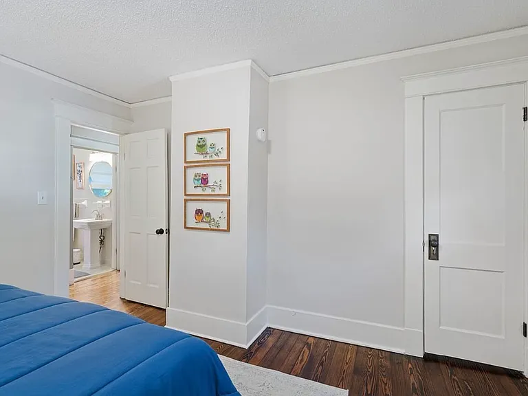 1855 York Ave — Photo 10