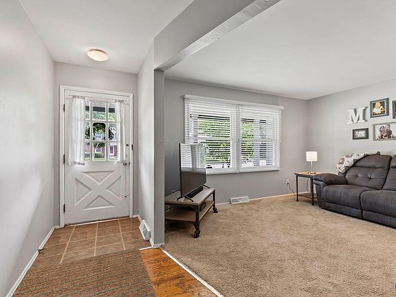 3rd image of 99 Daleview Dr