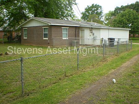 2nd image of 4722 Bruce St