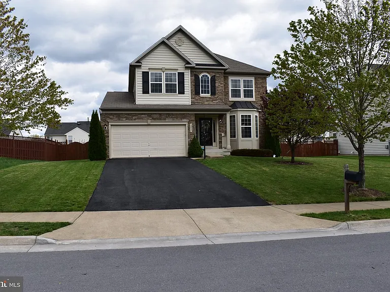 233 Morlyn Dr — Photo 1