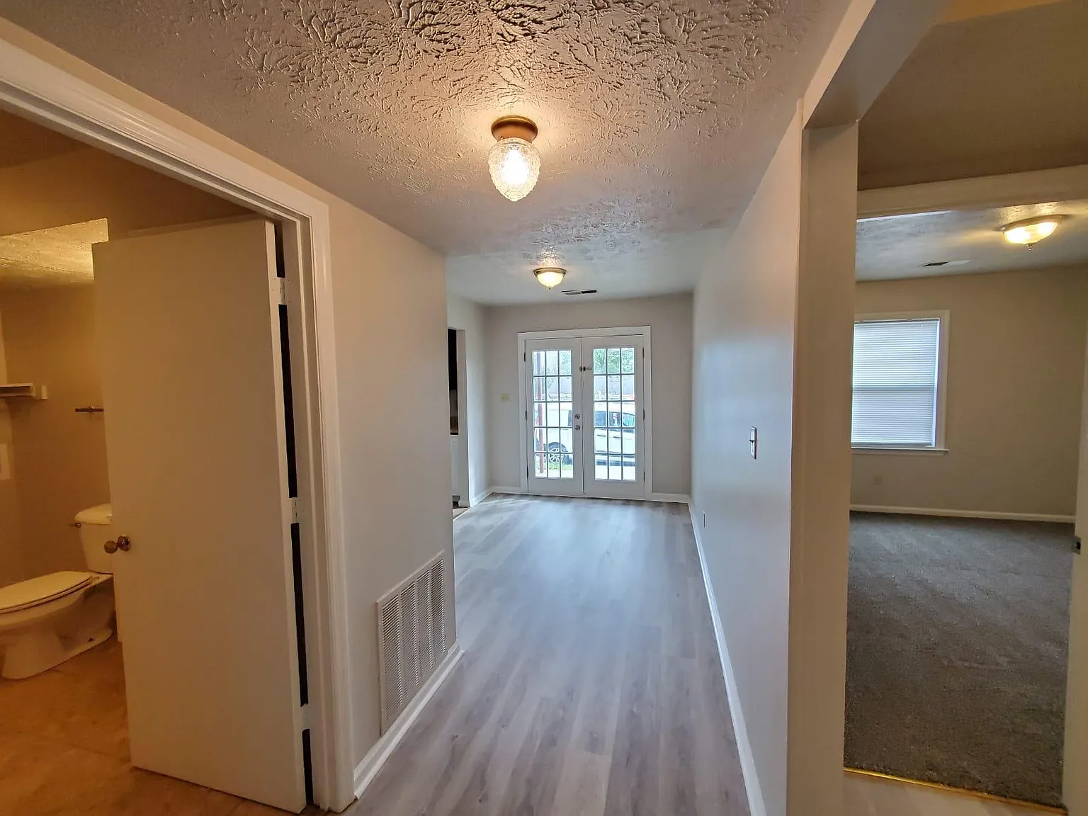 2 bed, 1.5 bath, 1007 sqft, $1,150 — Photo 3