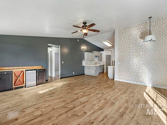 5th image of 819 Eastland Park Dr