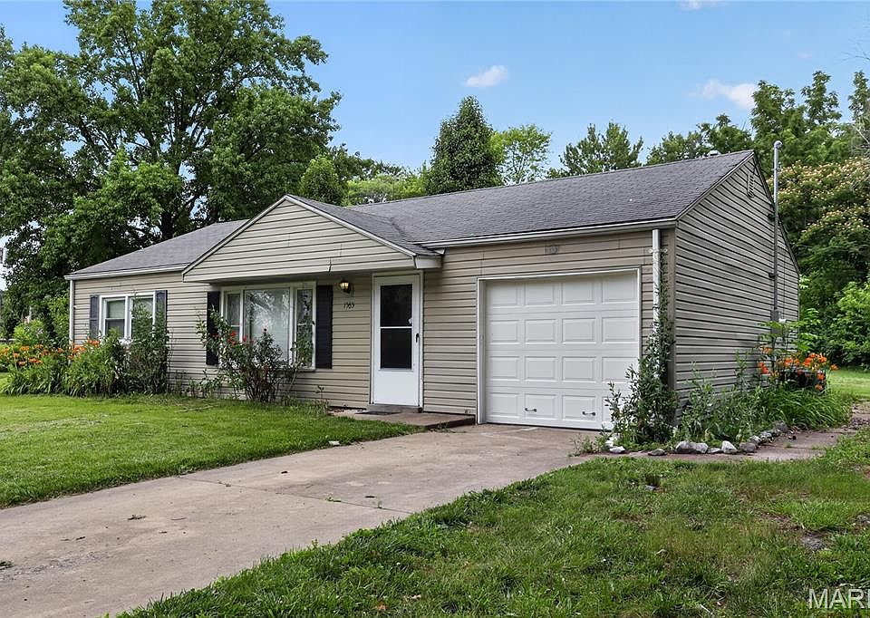 1st image of 1565 Lakeside Ln