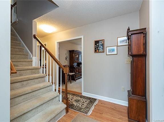 3rd image of 334 Kingsley Dr