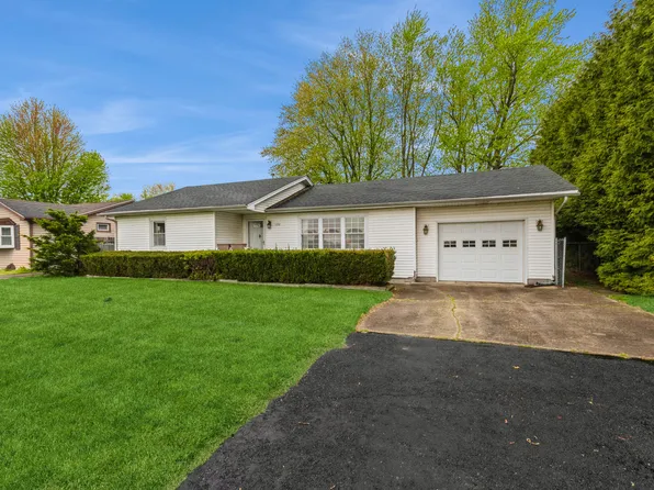 1106 Sunset Dr, Wilmington, IL 60481