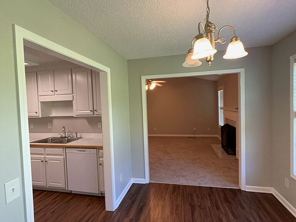 5th image of 1302 Manning Way
