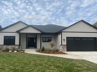 4758 Pine View Ct, Bay City, MI 48706