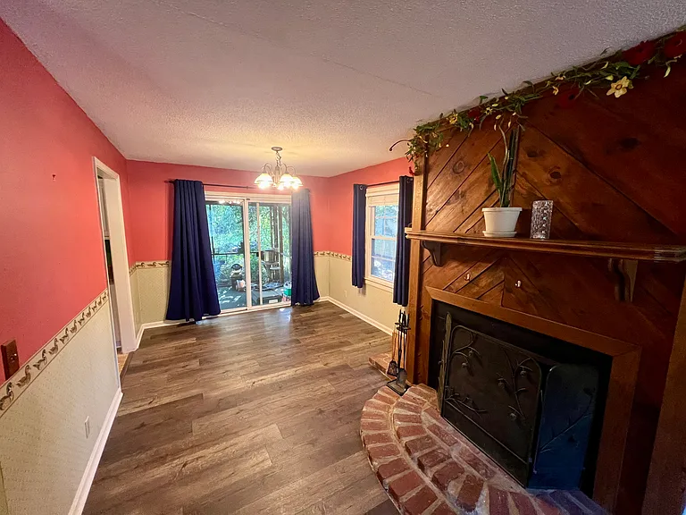 112 Kirk Dr — Photo 3