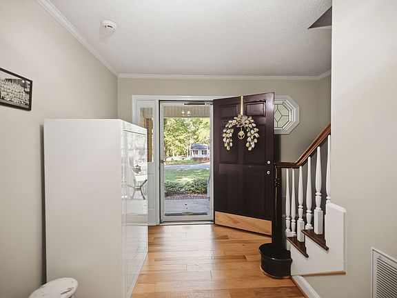 4th image of 107 Hannah Cir