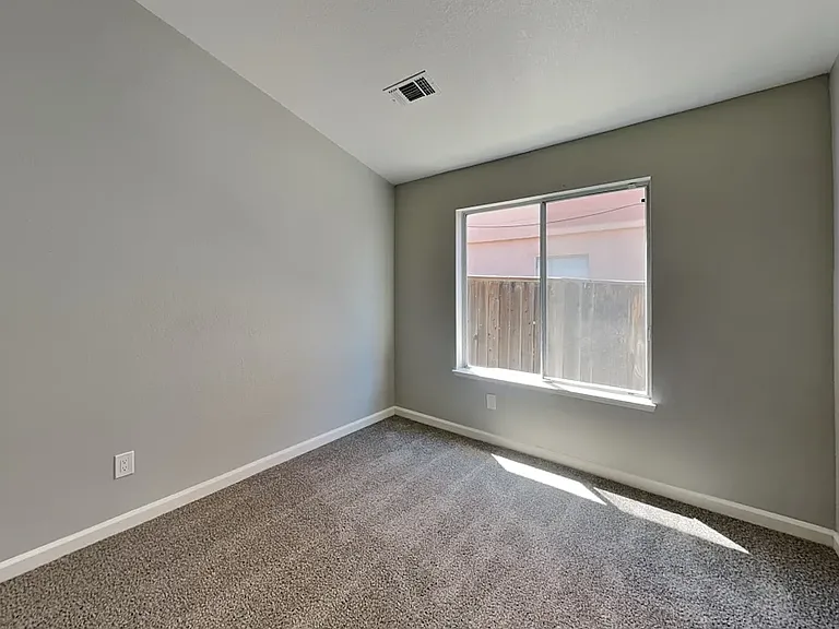 4305 Elk Dr — Photo 7