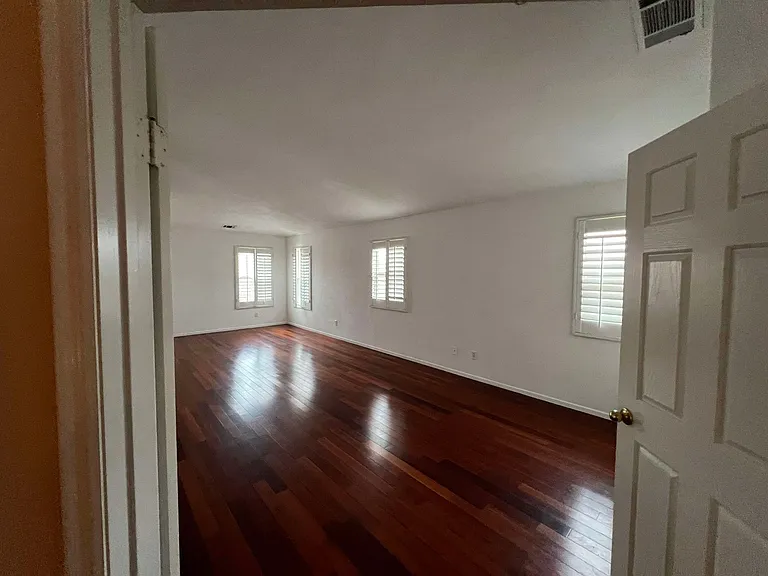 148 E Hazeltine St — Photo 20