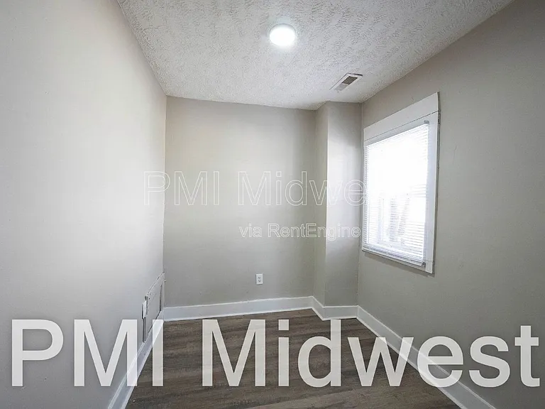 2932 N Dearborn St #A — Photo 7
