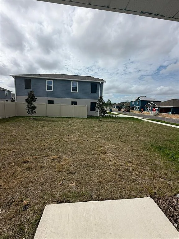4 bed, 3.5 bath, 2400 sqft, $2,000 — Photo 3