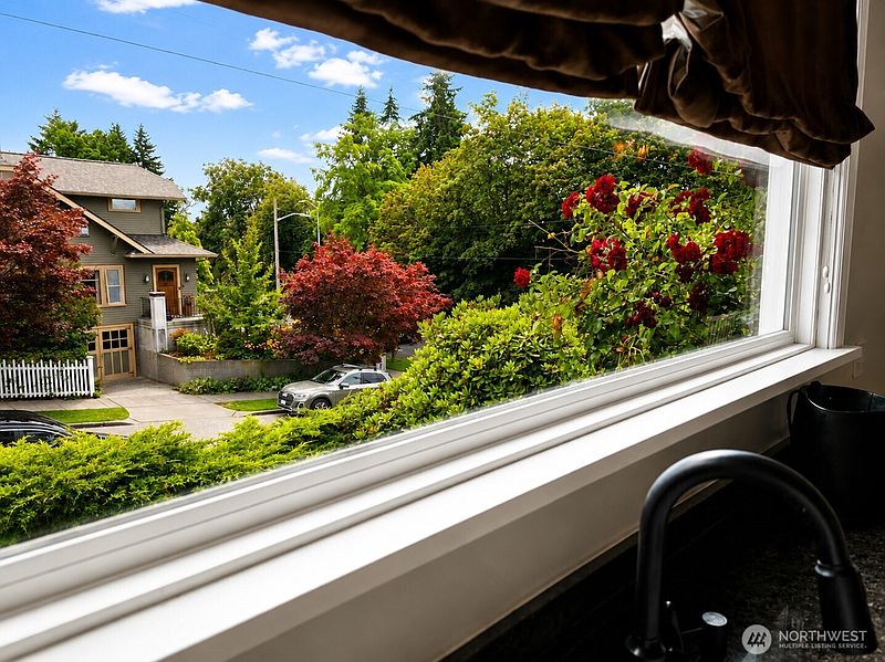 5th image of 7652 E Green Lake Drive N