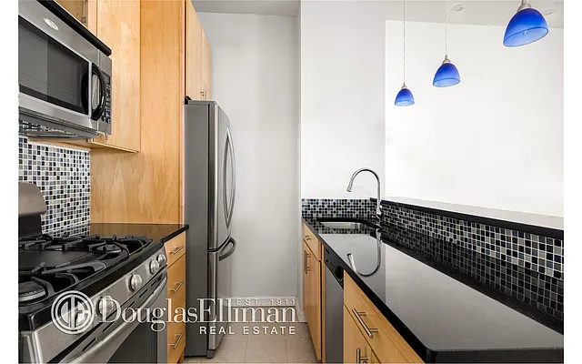 Rented by Douglas Elliman | media 7