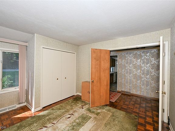 5th image of 6873 Woodwalk Dr