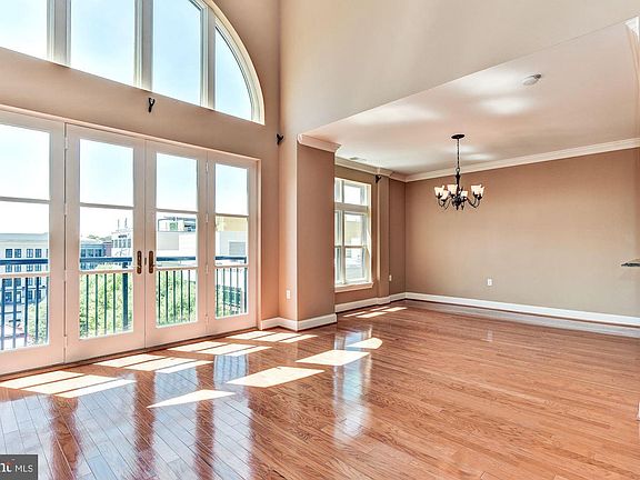 4th image of 38 Maryland Ave #Penthouse 613