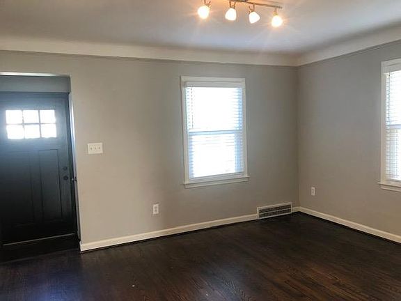 3rd image of 1009 Larkmoor Blvd
