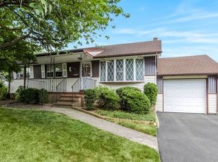 251 Woodcrest Ave, Paramus, NJ 07652