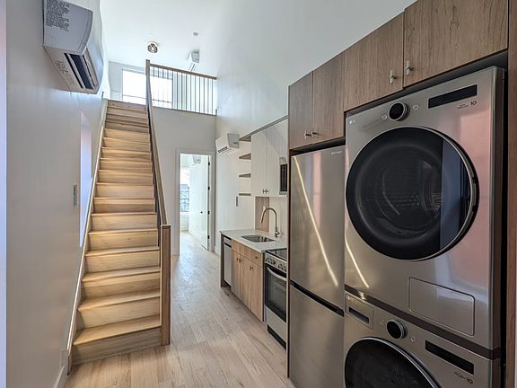 3rd image of 376 Montgomery St #1BB