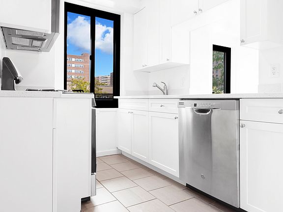 3rd image of 10 W 135th St APT 3E
