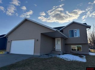 518 Allyn Cir, Janesville, MN 56048