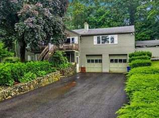 62 Robinson Rd, Woburn, MA 01801