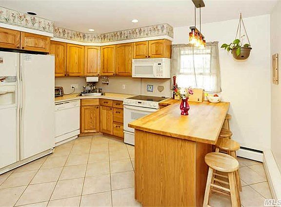 3rd image of 52 Dahlia Ln