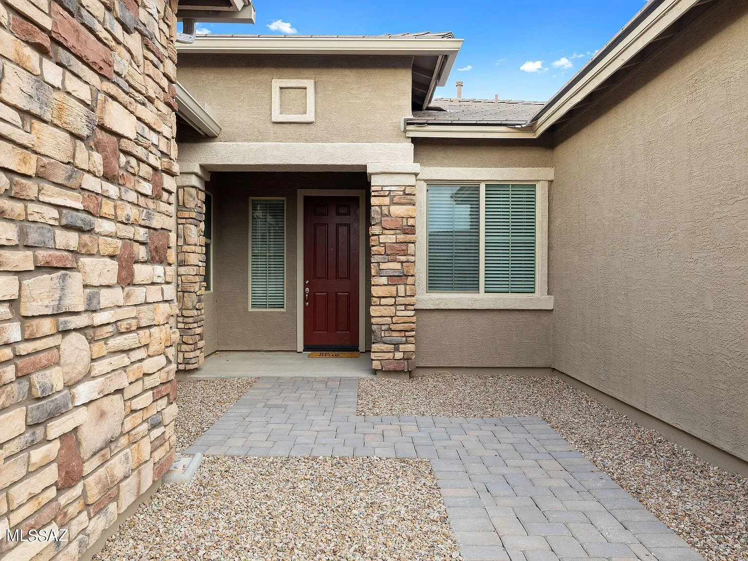 5 bed, 2856 sqft, $3,995 — Photo 3