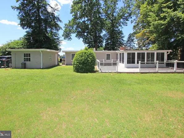 513 Cherry Tree Rd, Upper Chichester, PA 19014