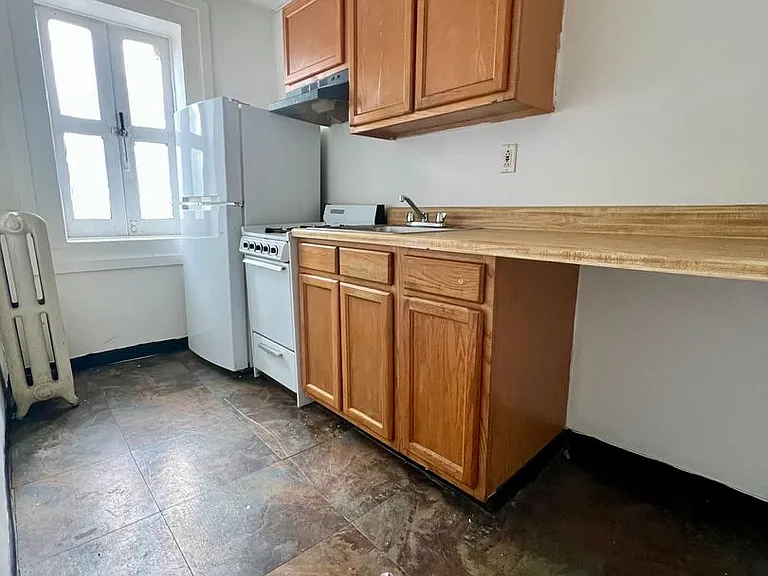 Clifton Ave 1001 — Photo 5