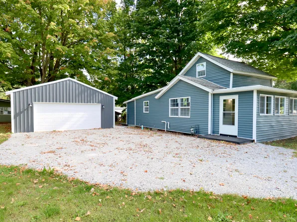 109 N Depot St, Rolling Prairie, IN 46371